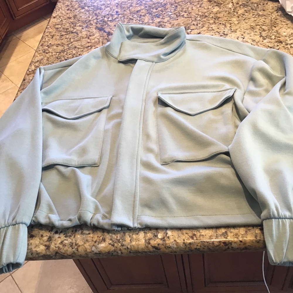 Yogalicious Cropped Sage Green Jacket with Front Pockets and Cinched Hem Size L
